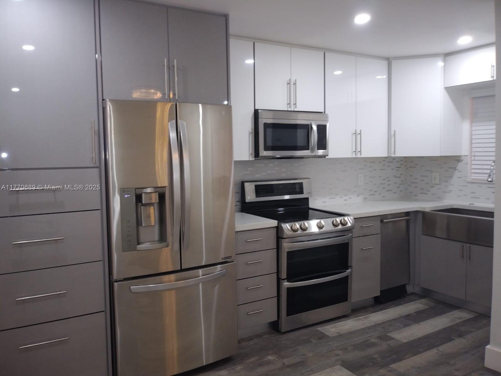 Rental Property at 7505 Sw 82nd St 101, Miami, Broward County, Florida - Bedrooms: 1 
Bathrooms: 1  - $1,900 MO.