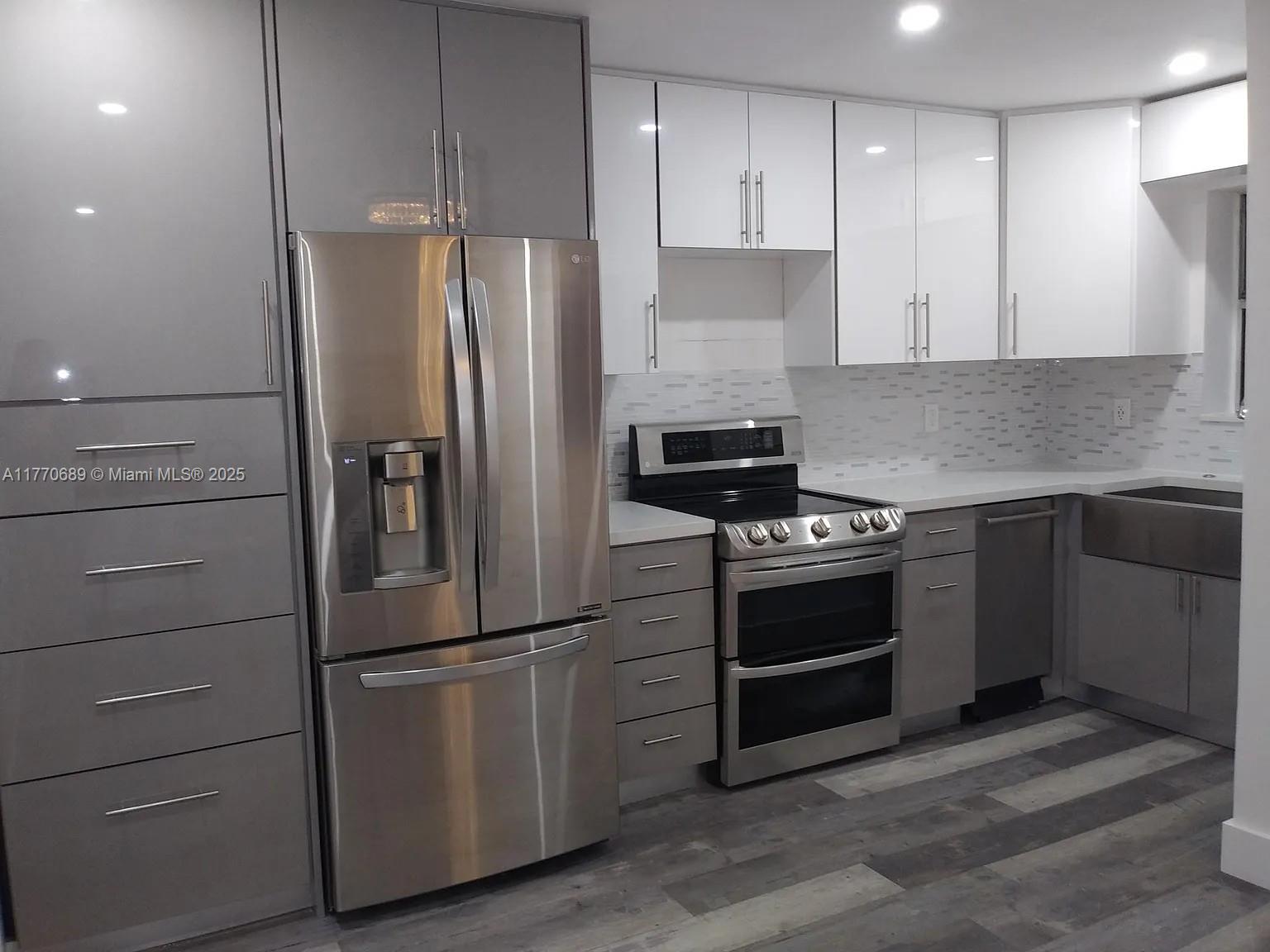 Rental Property at 7505 Sw 82nd St 101, Miami, Broward County, Florida - Bedrooms: 1 
Bathrooms: 1  - $1,900 MO.
