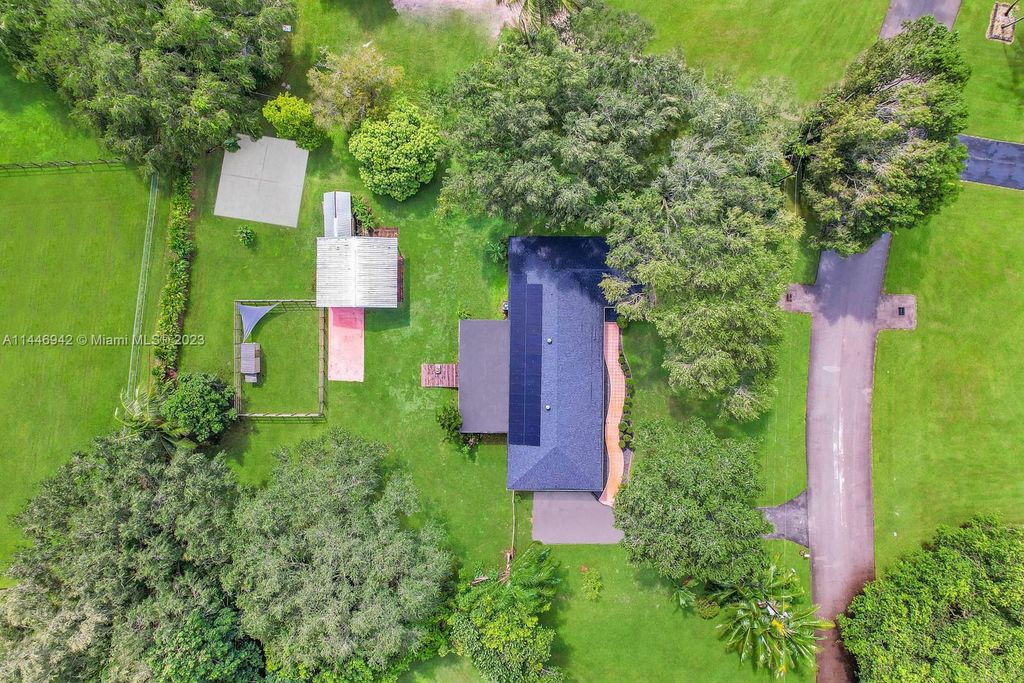 Photo of 20510 SW 50th Pl, Southwest Ranches, FL 33332 (MLS # A11446942)