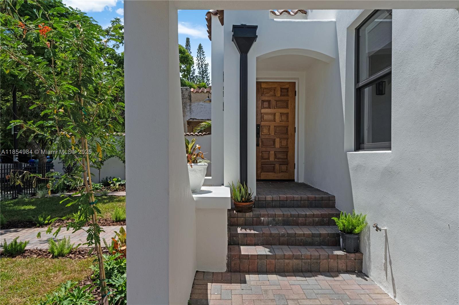 SHADOWLAWN - Residential