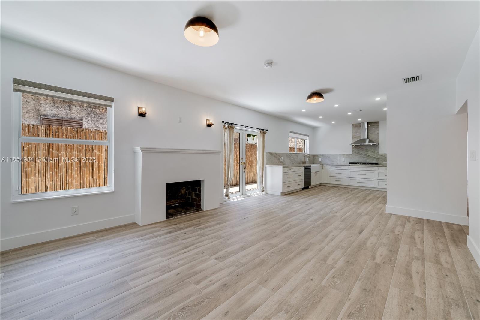 SHADOWLAWN - Residential