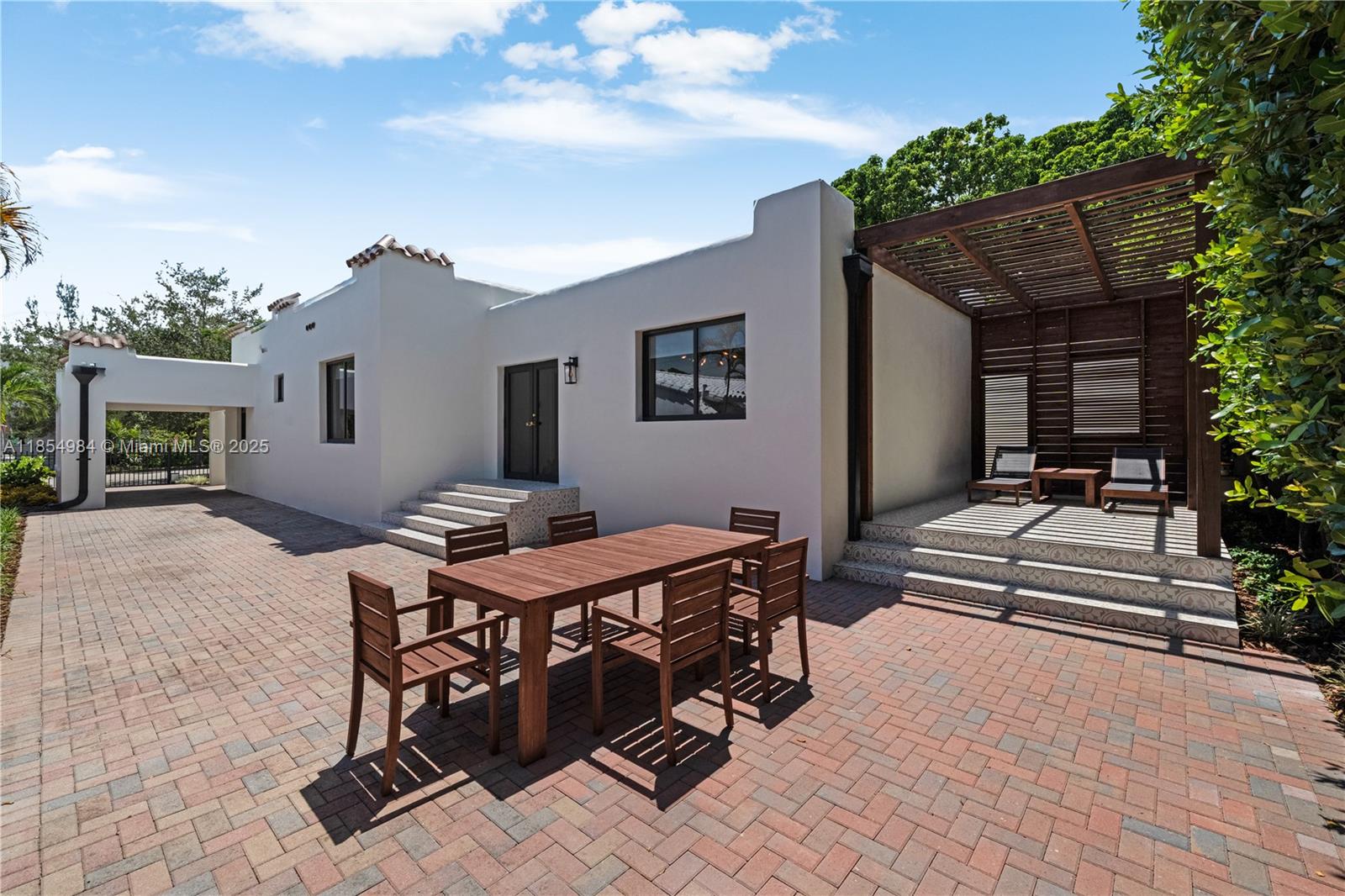 SHADOWLAWN - Residential