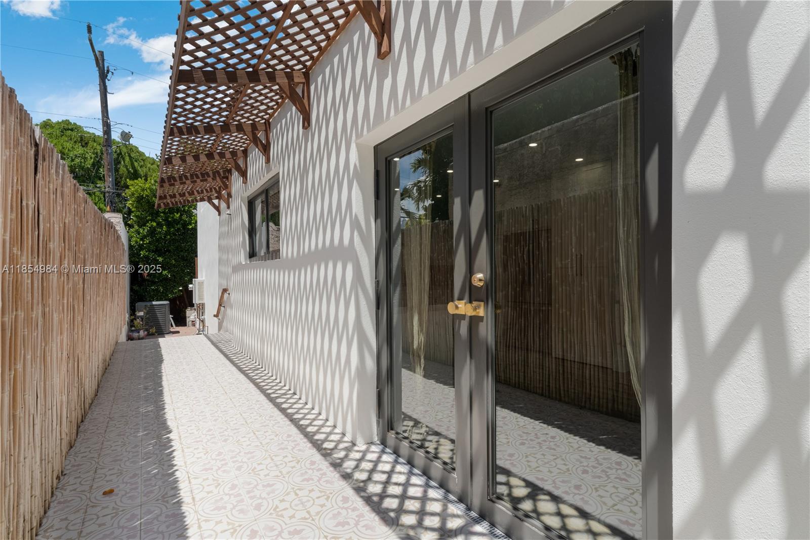 SHADOWLAWN - Residential