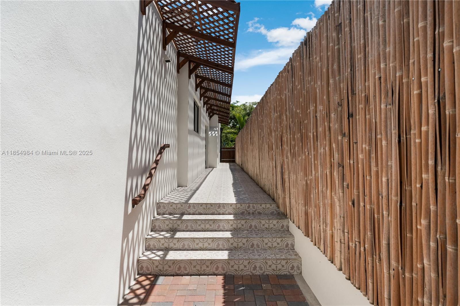 SHADOWLAWN - Residential