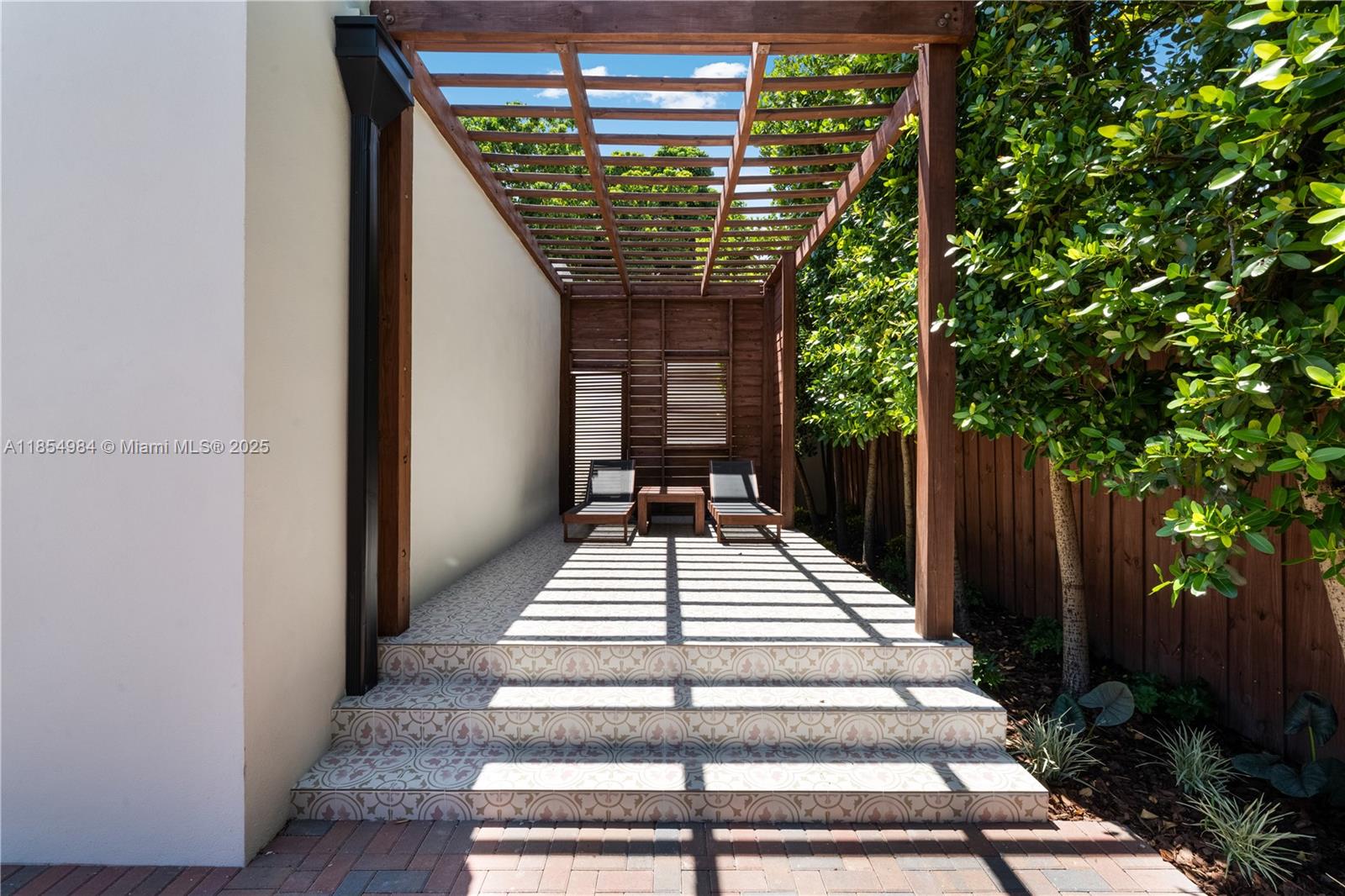 SHADOWLAWN - Residential