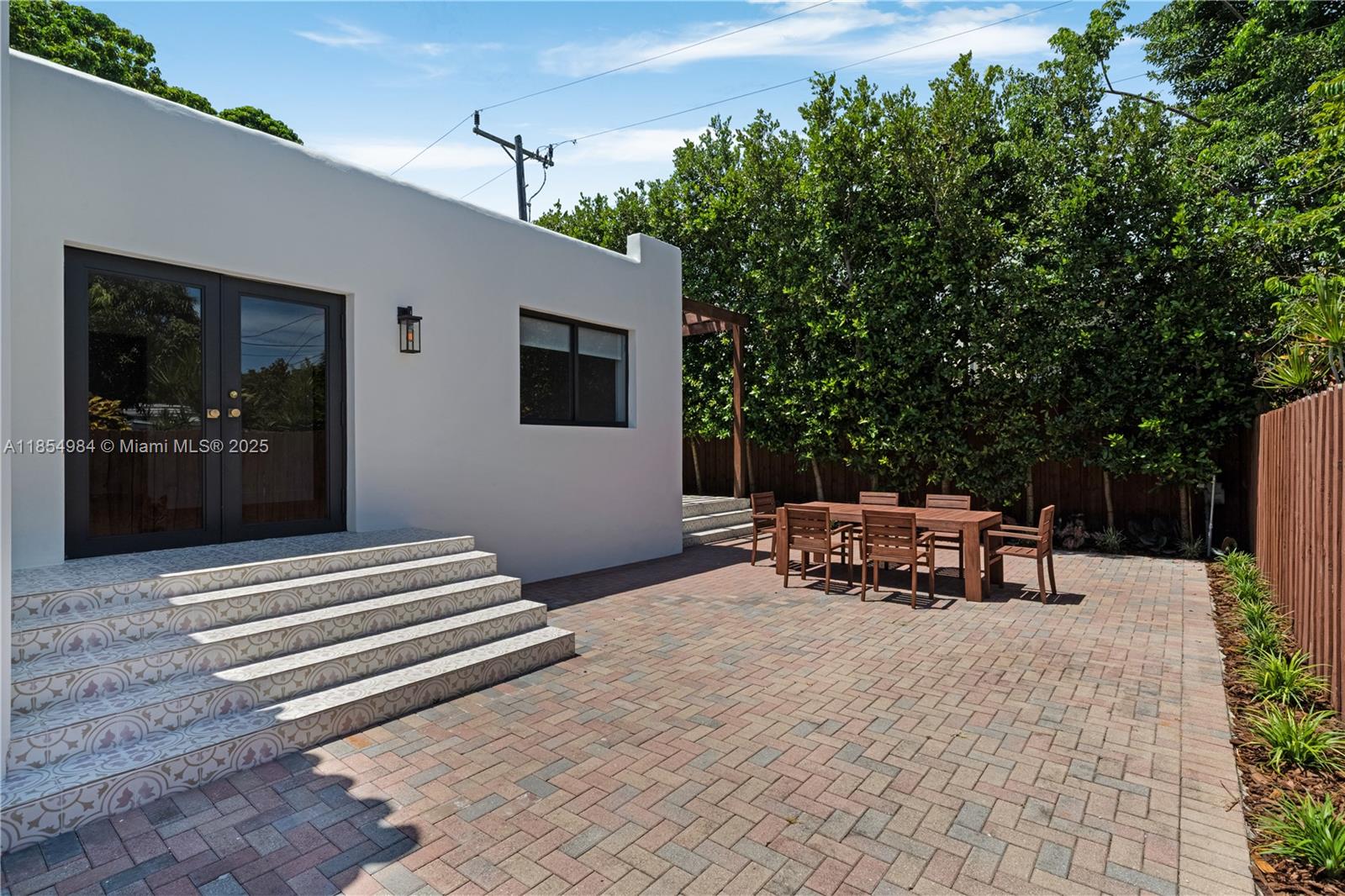 SHADOWLAWN - Residential