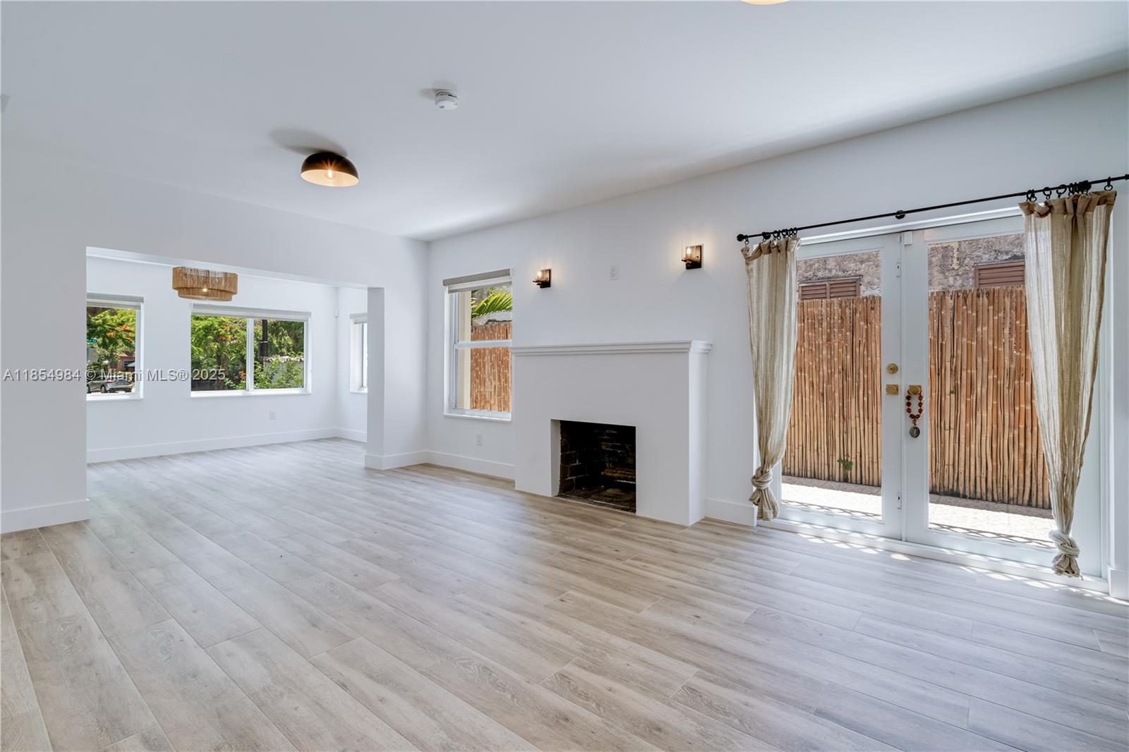 SHADOWLAWN - Residential