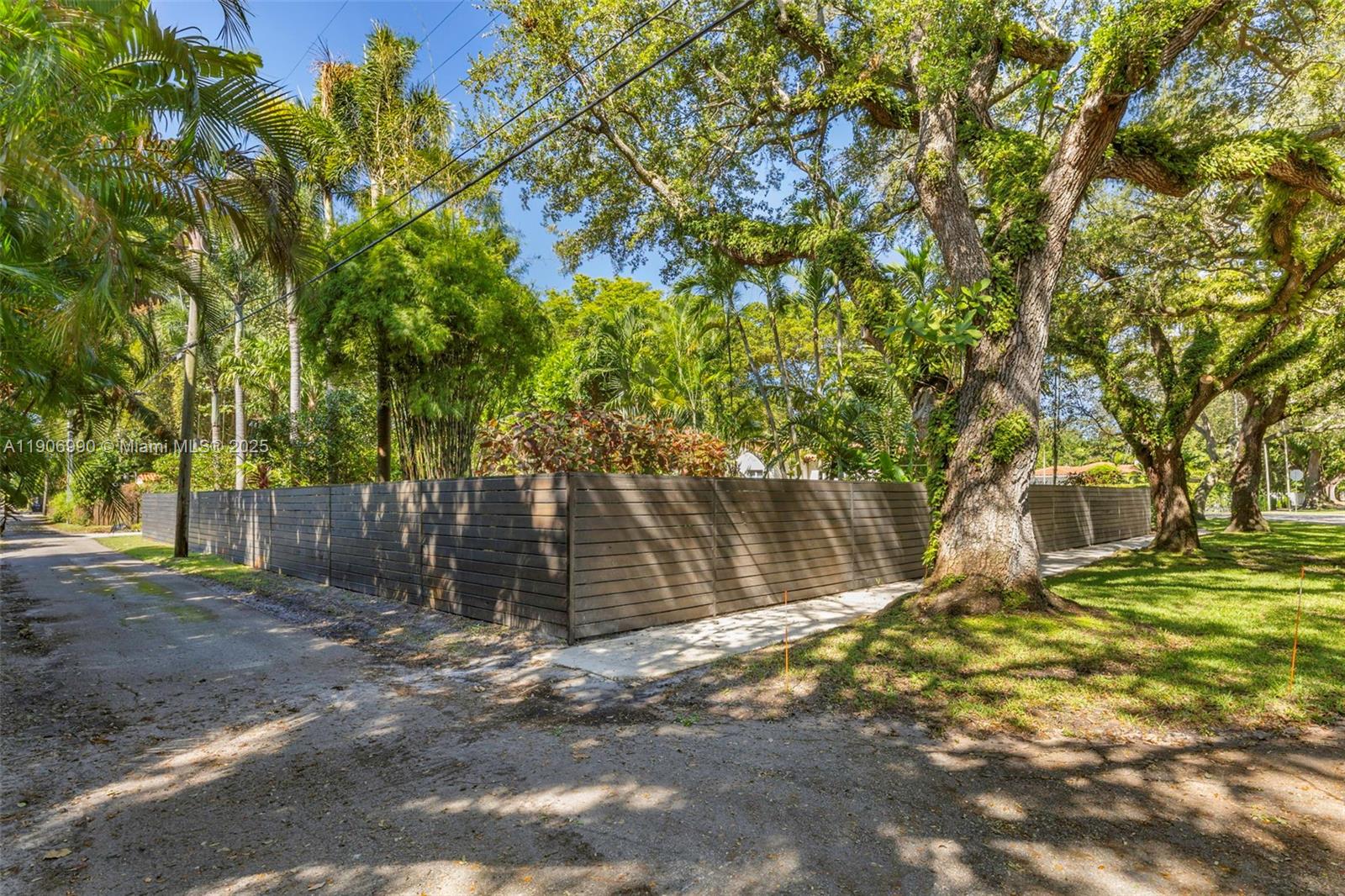 MIAMI SHORES SEC 3 - Residential