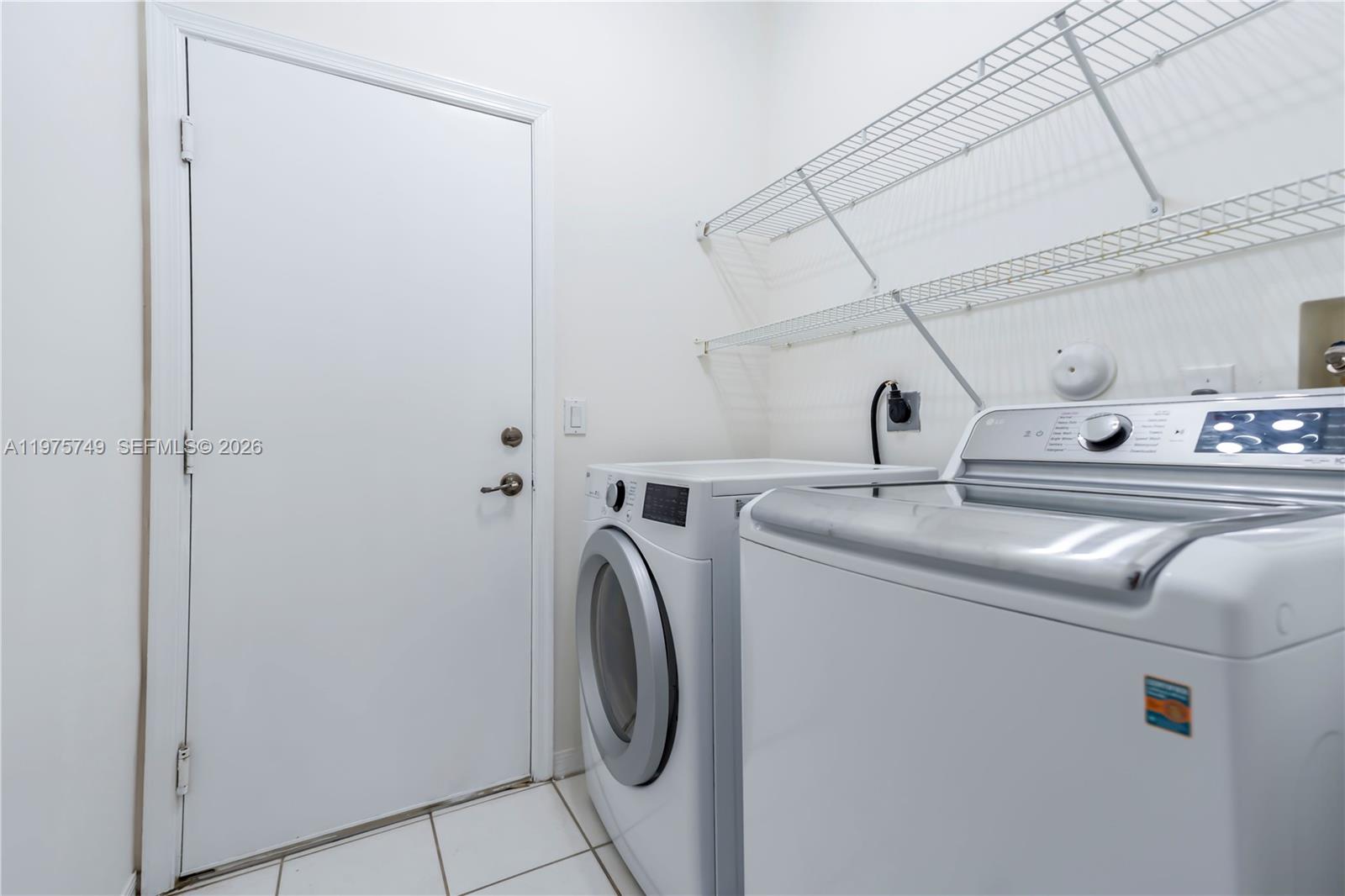 WYNDHAM LAKES CENTRAL - Residential