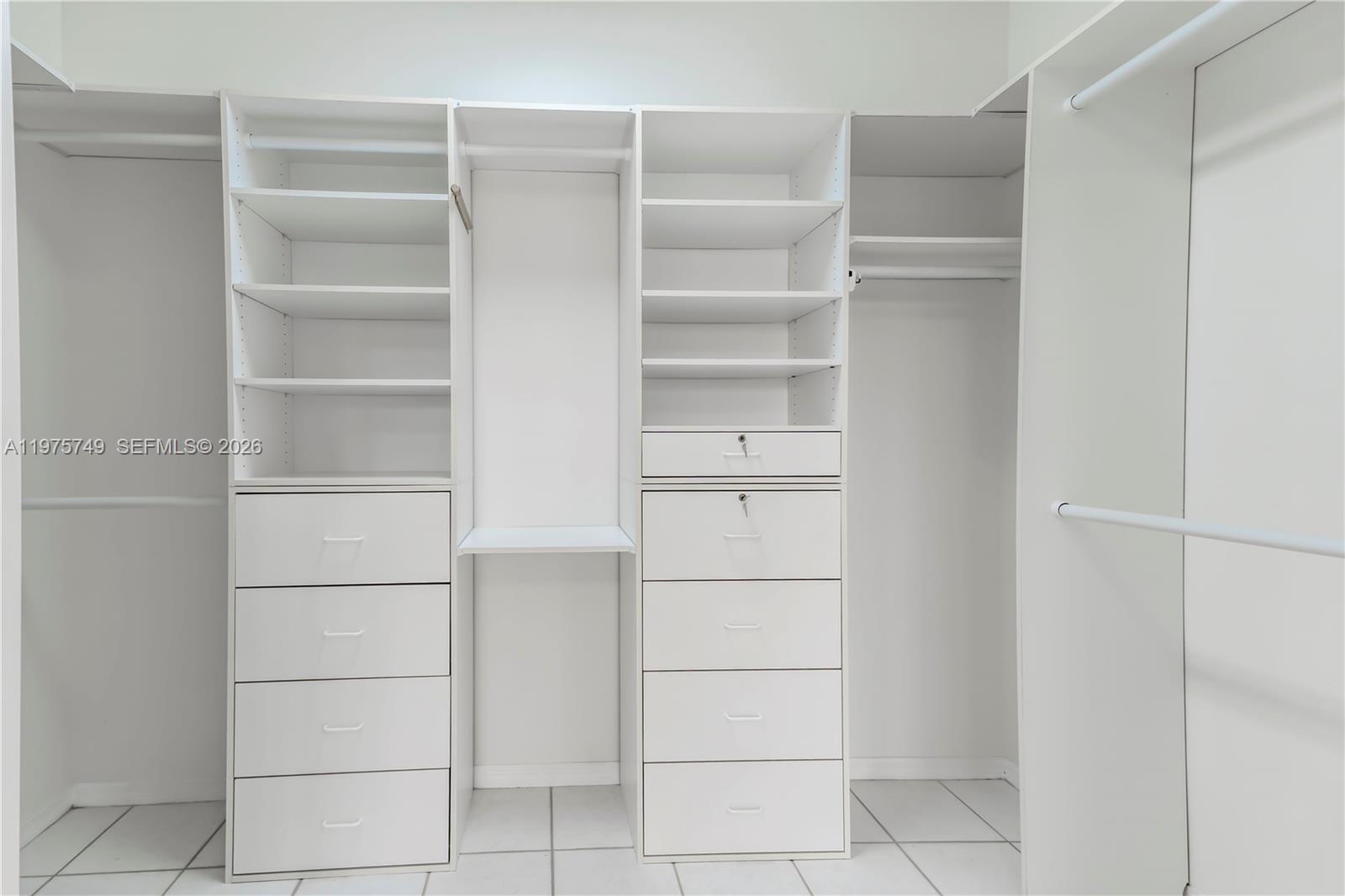 WYNDHAM LAKES CENTRAL - Residential