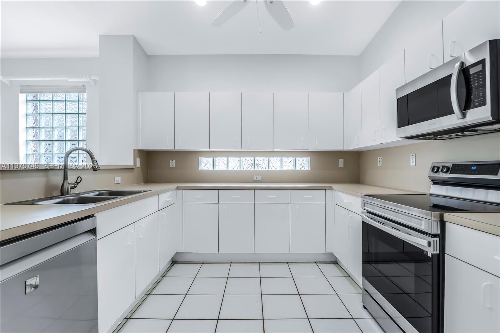 WYNDHAM LAKES CENTRAL - Residential