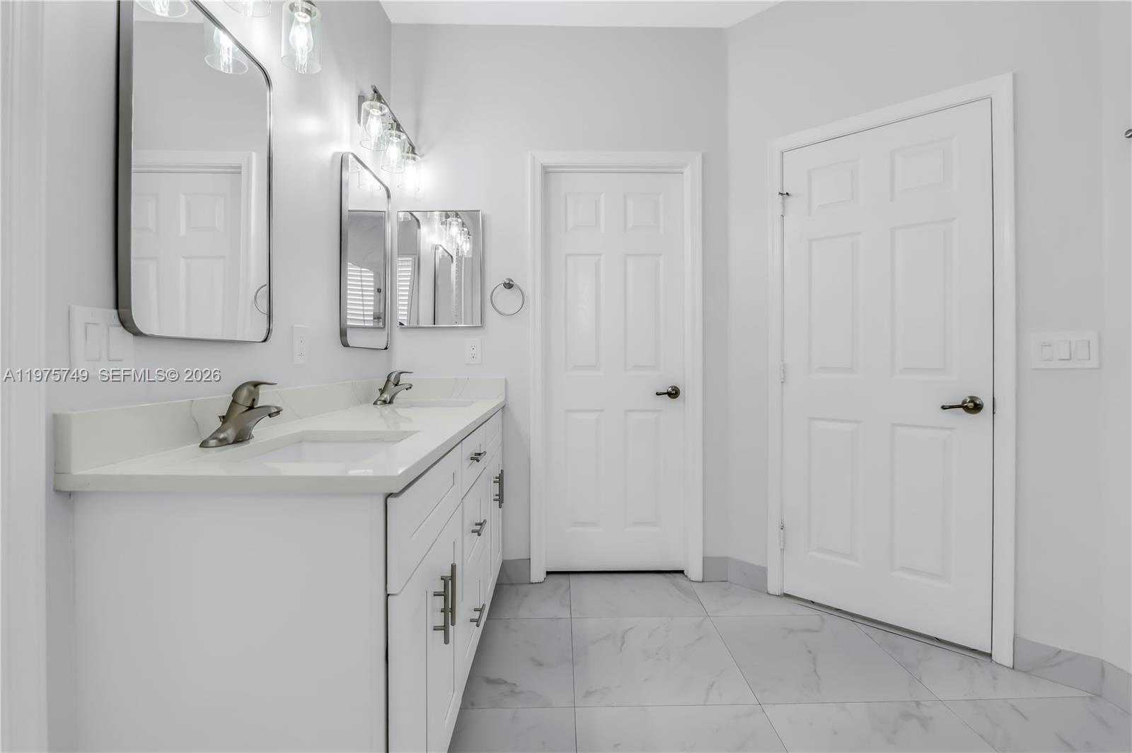 WYNDHAM LAKES CENTRAL - Residential