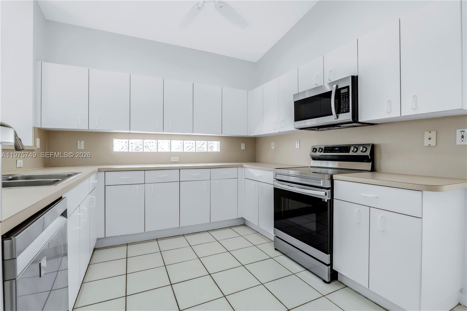 WYNDHAM LAKES CENTRAL - Residential