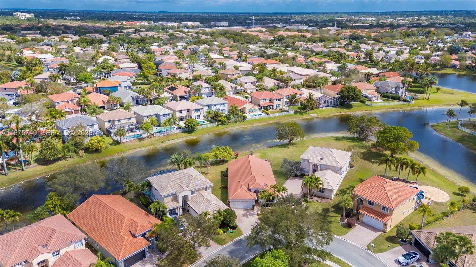 WYNDHAM LAKES CENTRAL - Residential