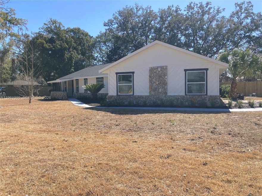 COMPLETELY UPDATED, NEW KITCHEN, INTERIOR AND EXTERIOR PAINT. IN GROUND POOL, 2 CAR GARAGE
HIGH CIELINGS, FIREPLACE, REAR PATIO, LARGE YARD AND DRIVEWAY, ONE OF THE VERY LARGE LOTS IN THE NEIGHBORHOOD, ALMOST TWICE THE SIZE OF OTHER LOTS