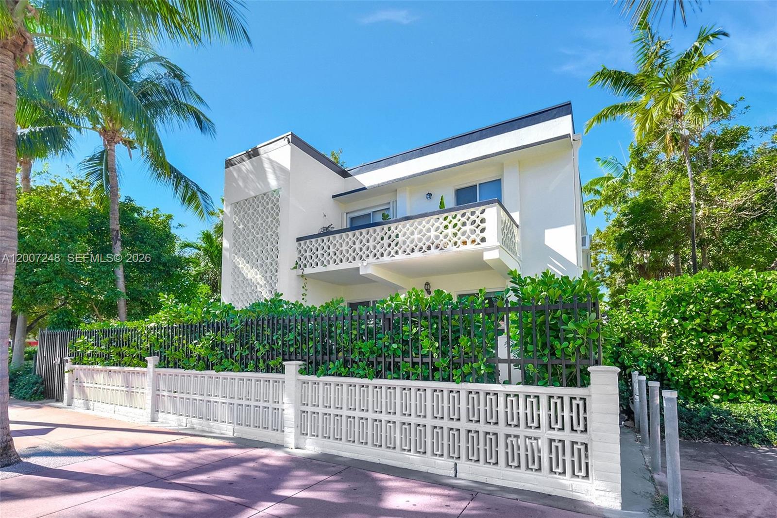 428 Collins Ave 4