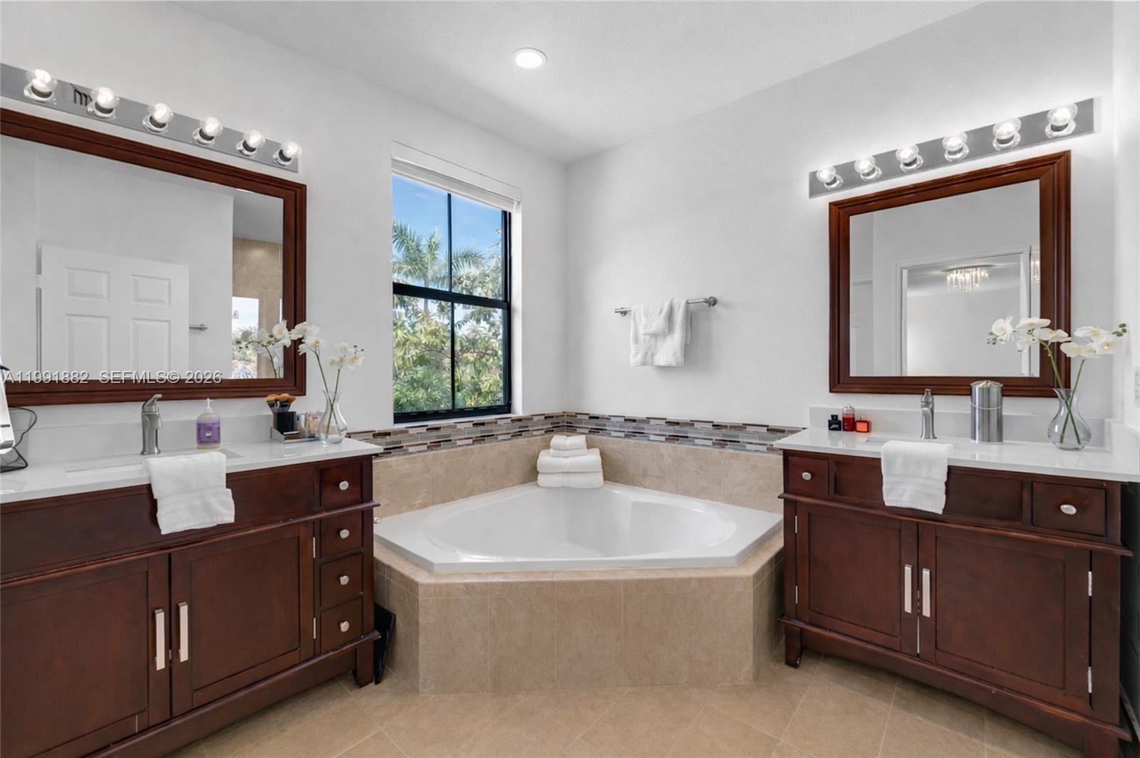 FONTAINEBLEAU WEST NORTH - Residential