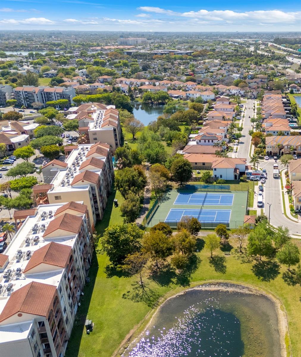 FONTAINEBLEAU WEST NORTH - Residential