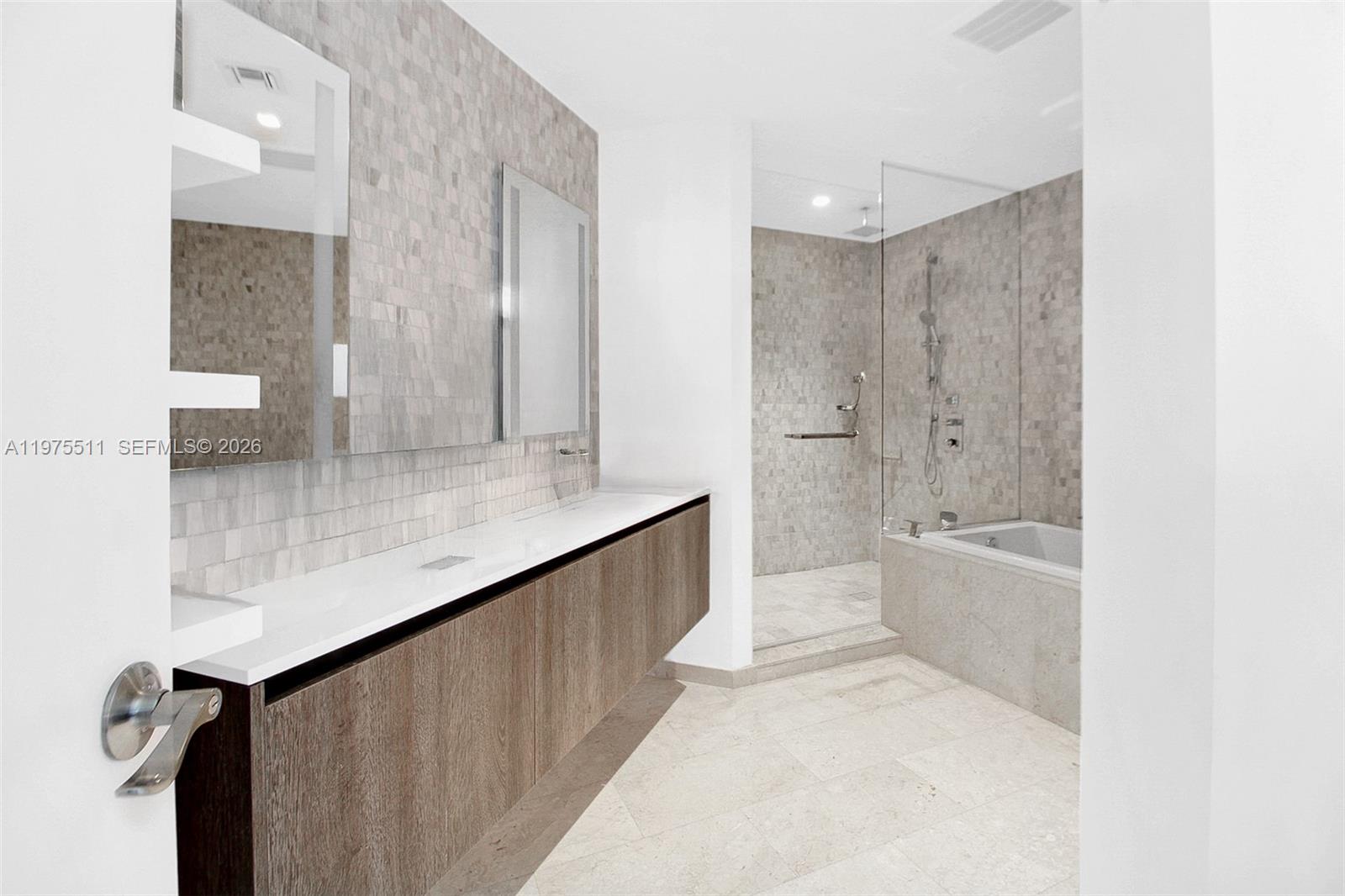 REACH CONDO - Residential