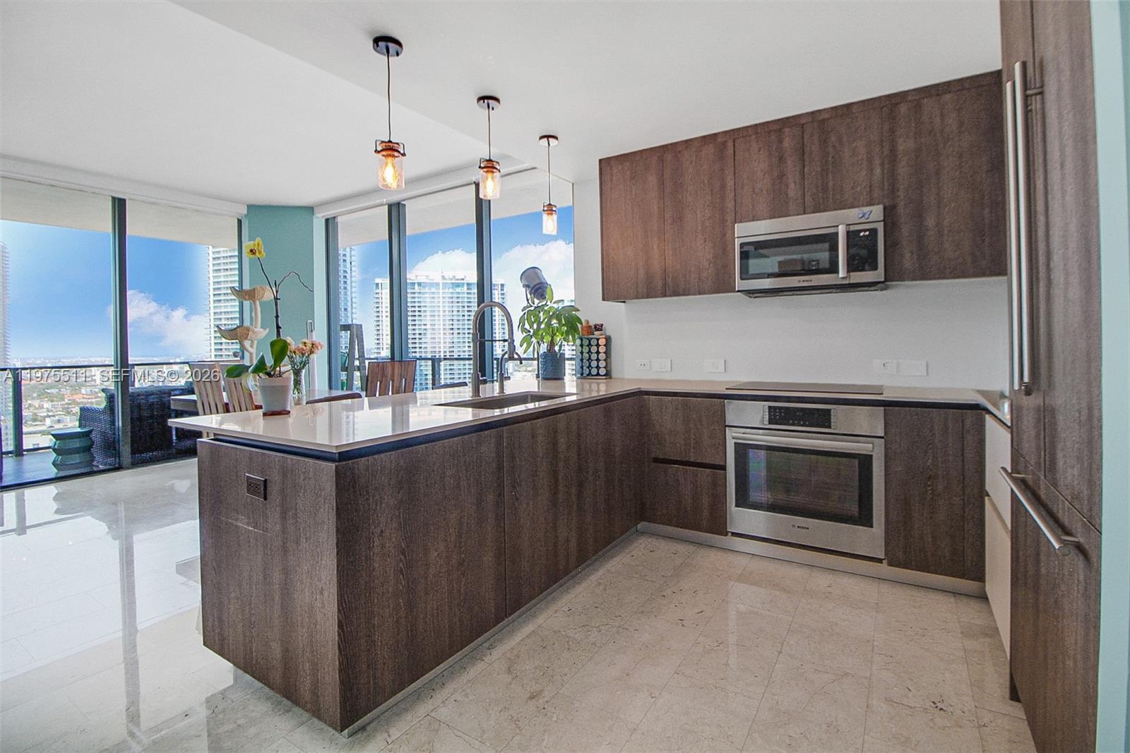 REACH CONDO - Residential