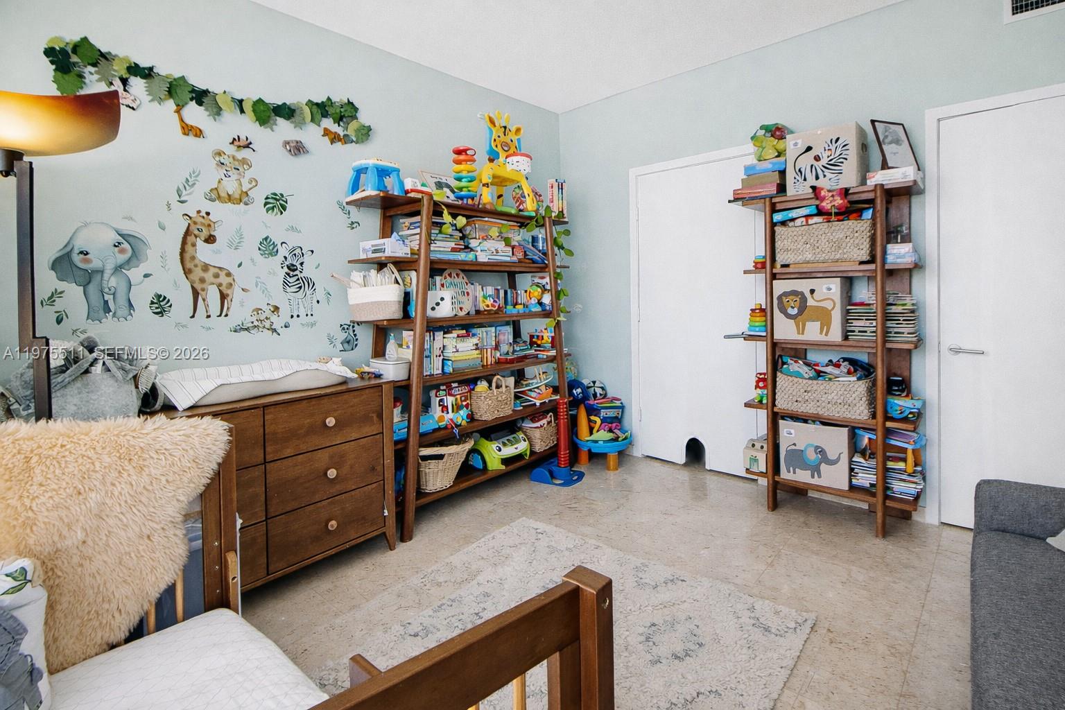 REACH CONDO - Residential