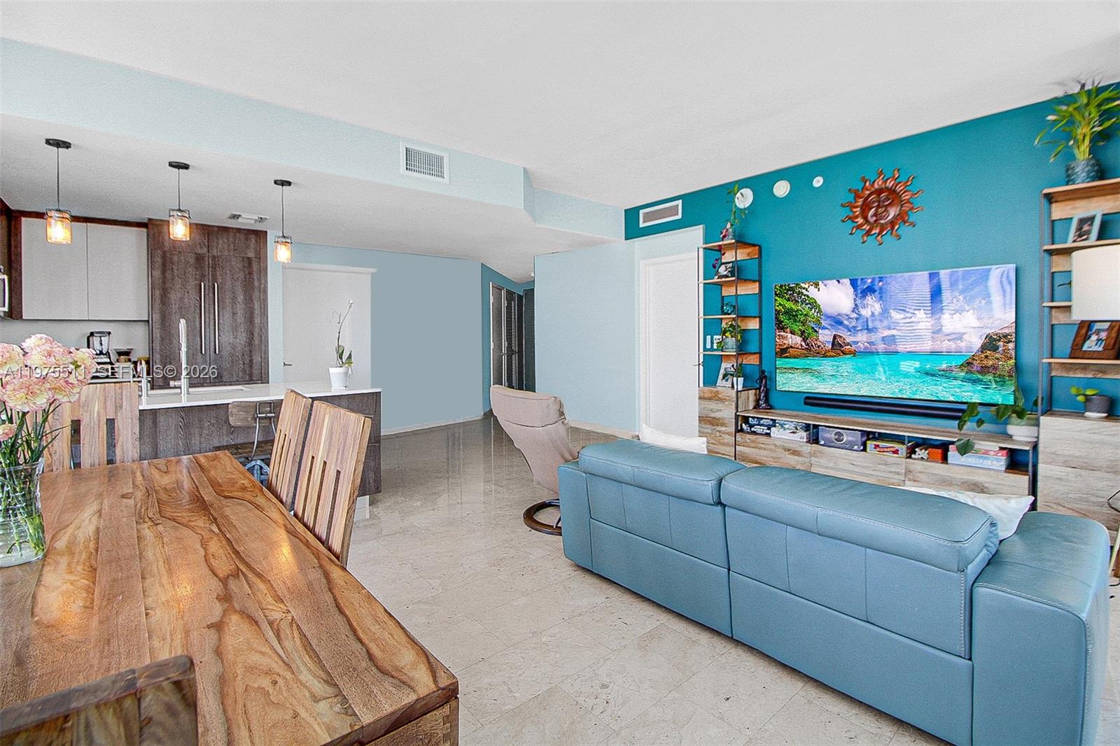 REACH CONDO - Residential