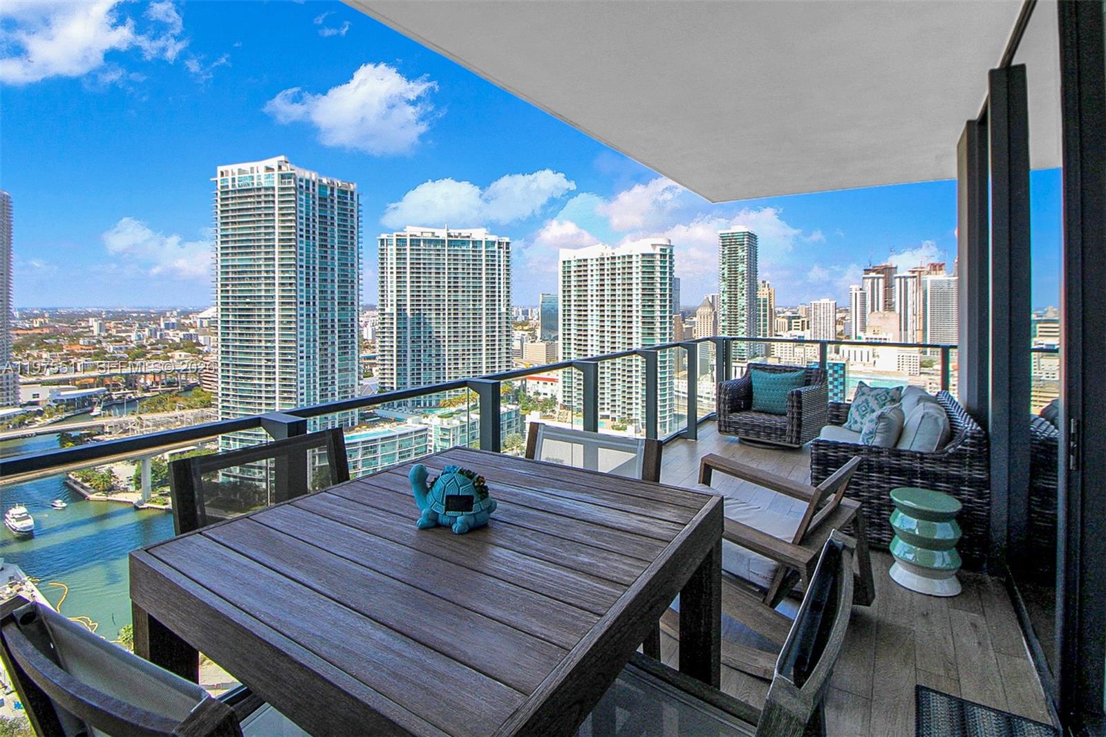 REACH CONDO - Residential