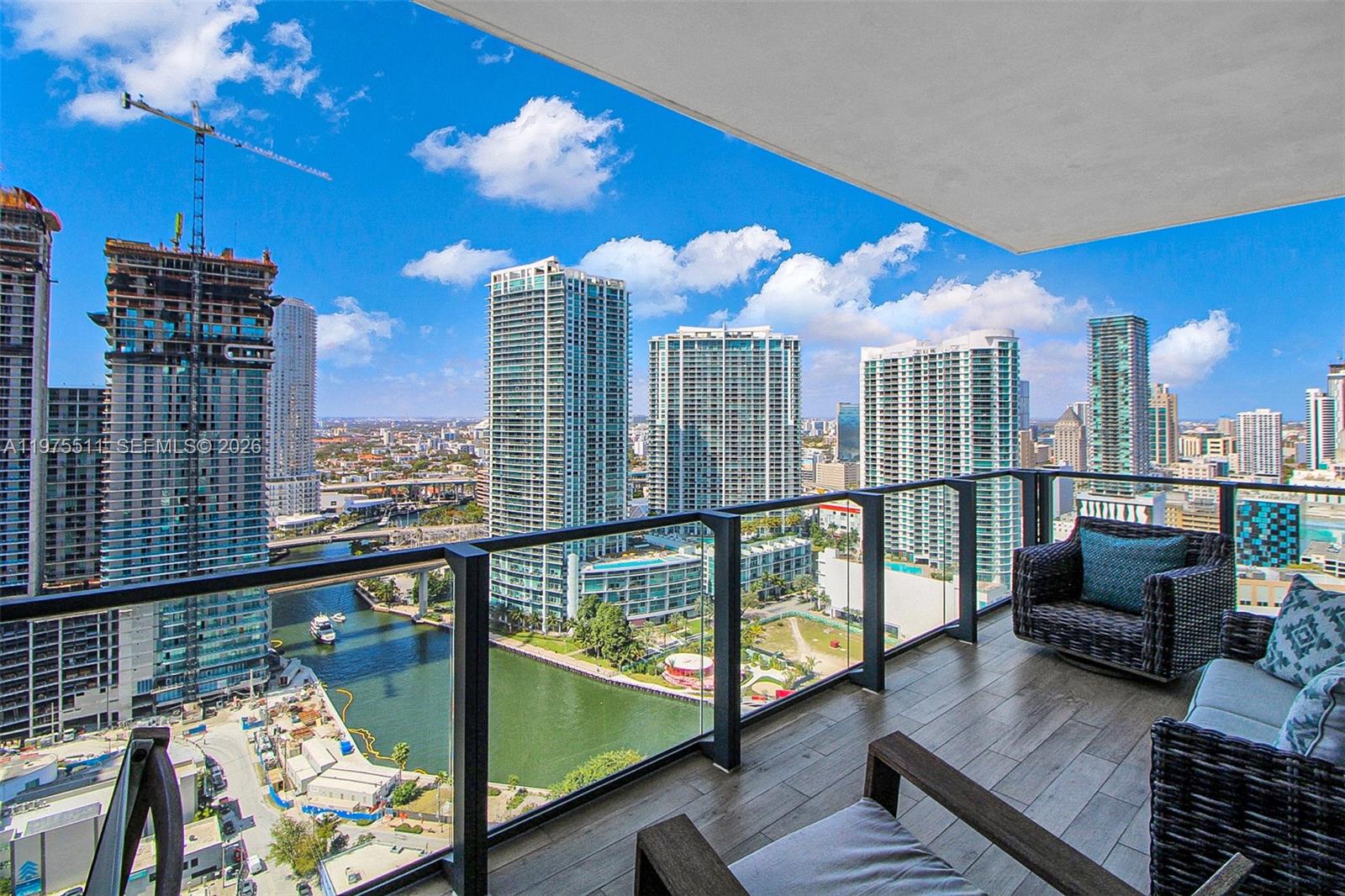 REACH CONDO - Residential