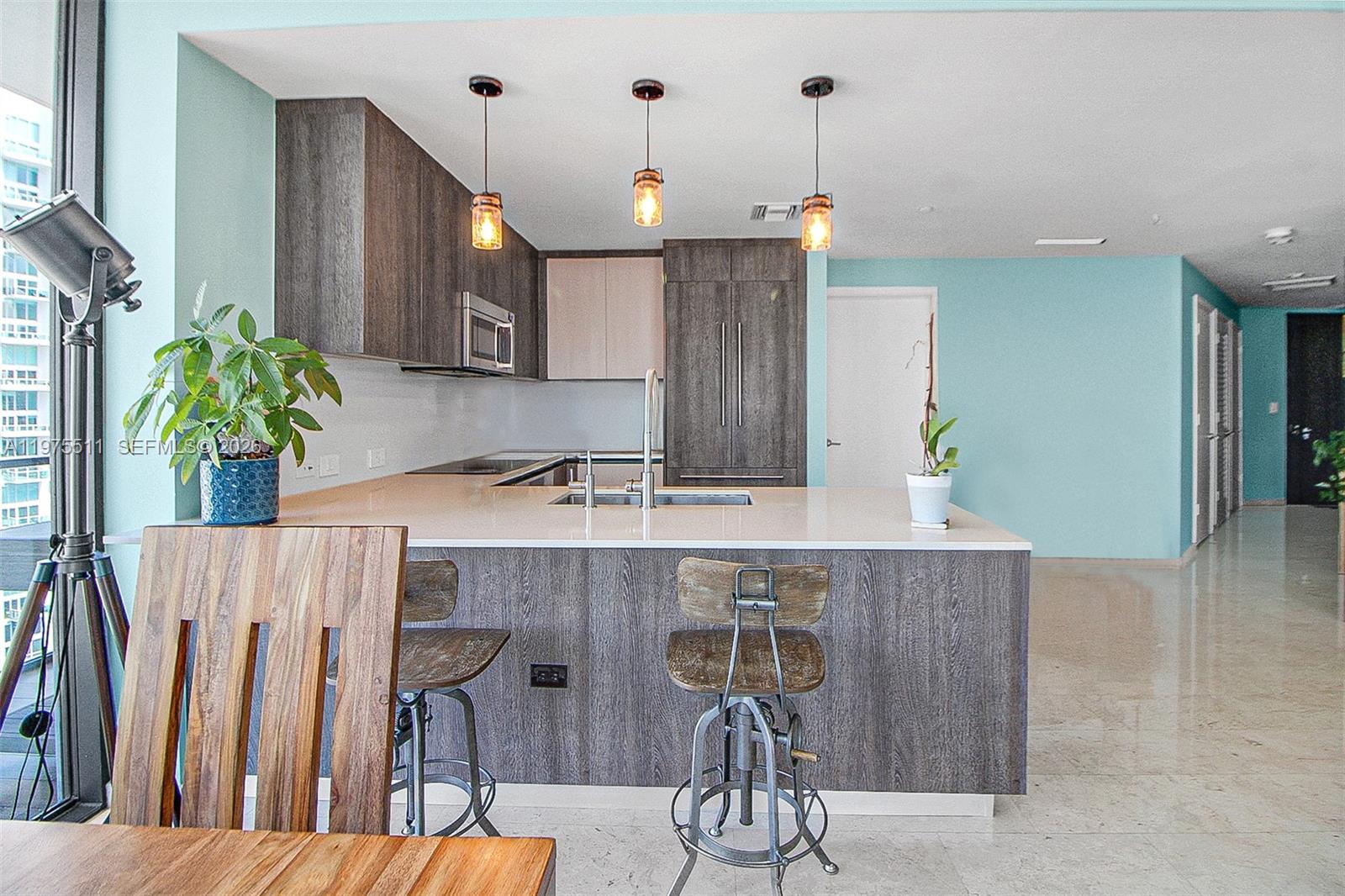 REACH CONDO - Residential