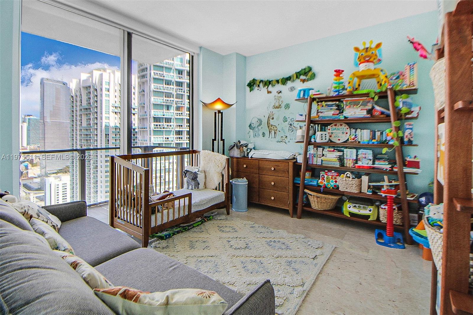 REACH CONDO - Residential