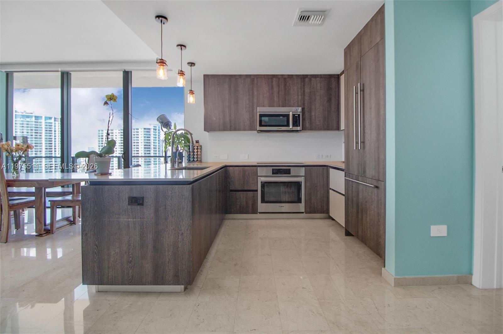 REACH CONDO - Residential