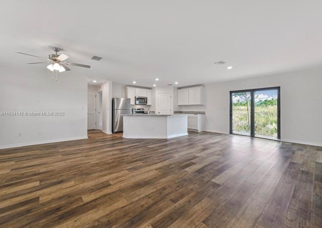 MIRROR LAKES - Residential Lease