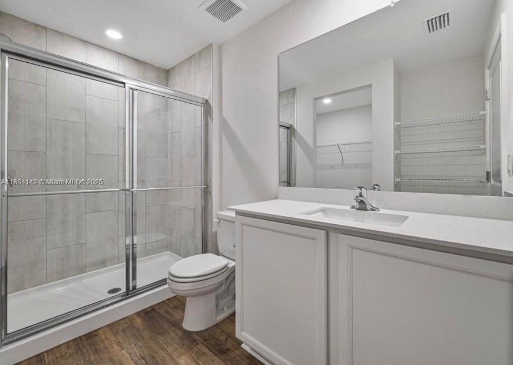 MIRROR LAKES - Residential Lease