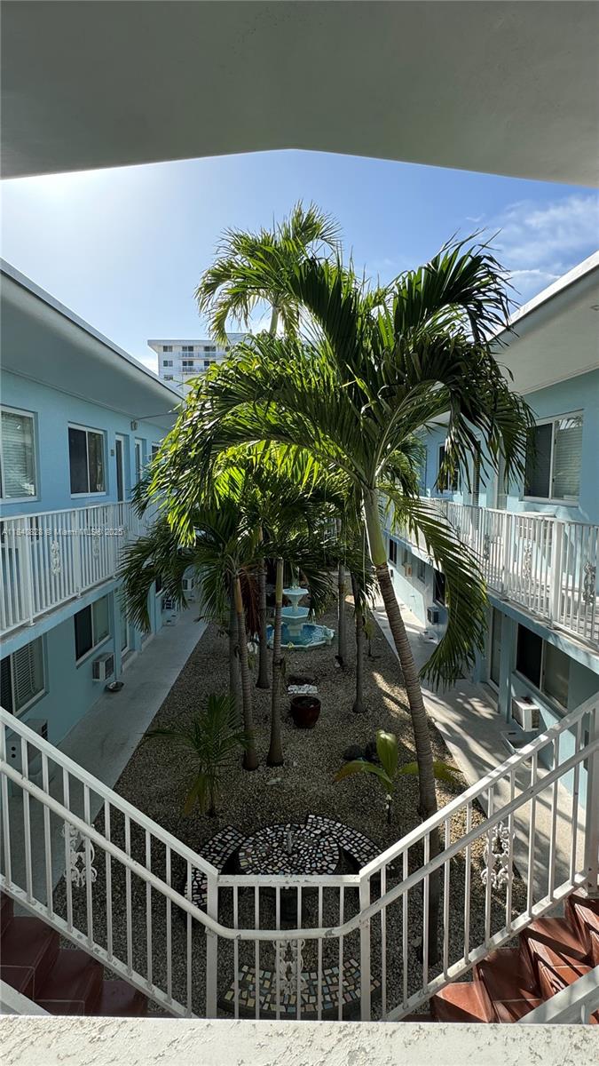 401 Collins Ave 15