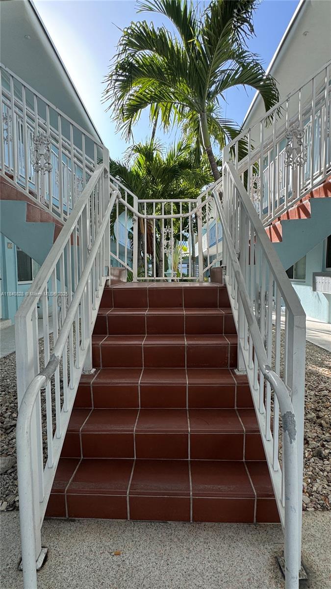 401 Collins Ave 15
