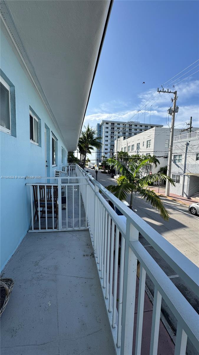 401 Collins Ave 15