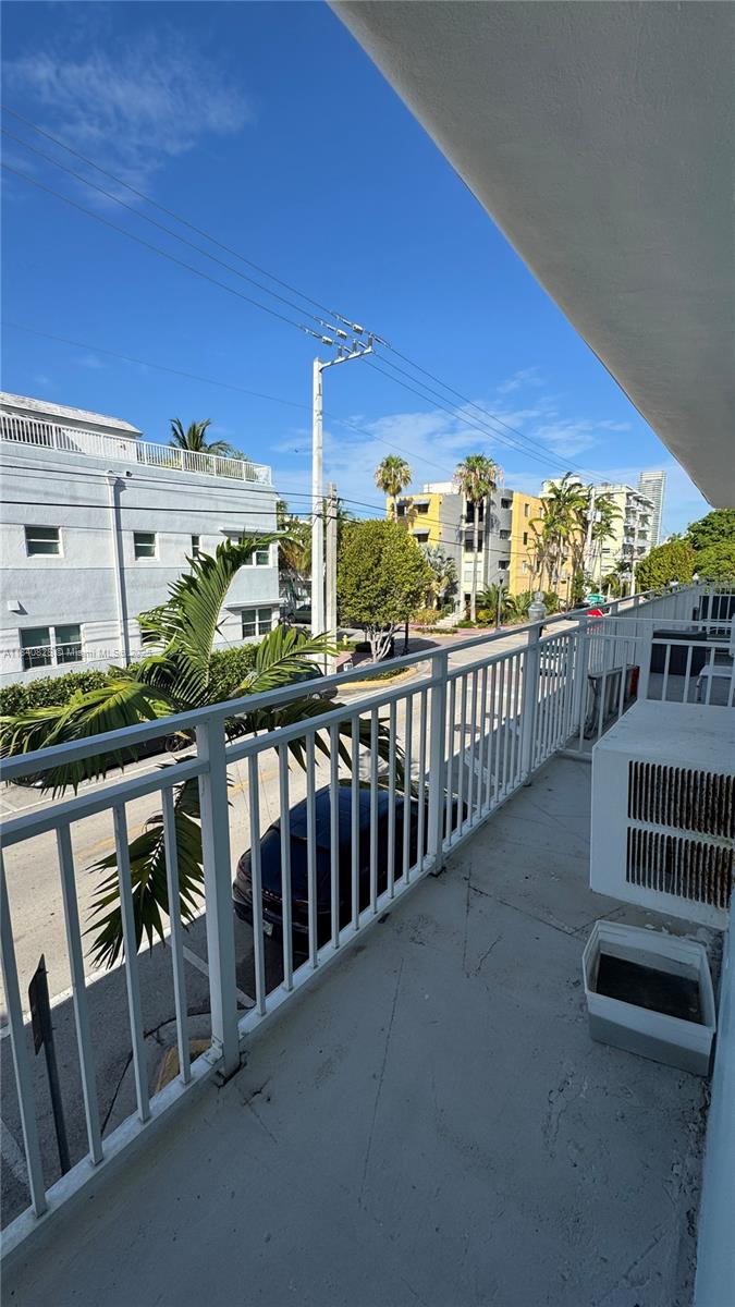 401 Collins Ave 15