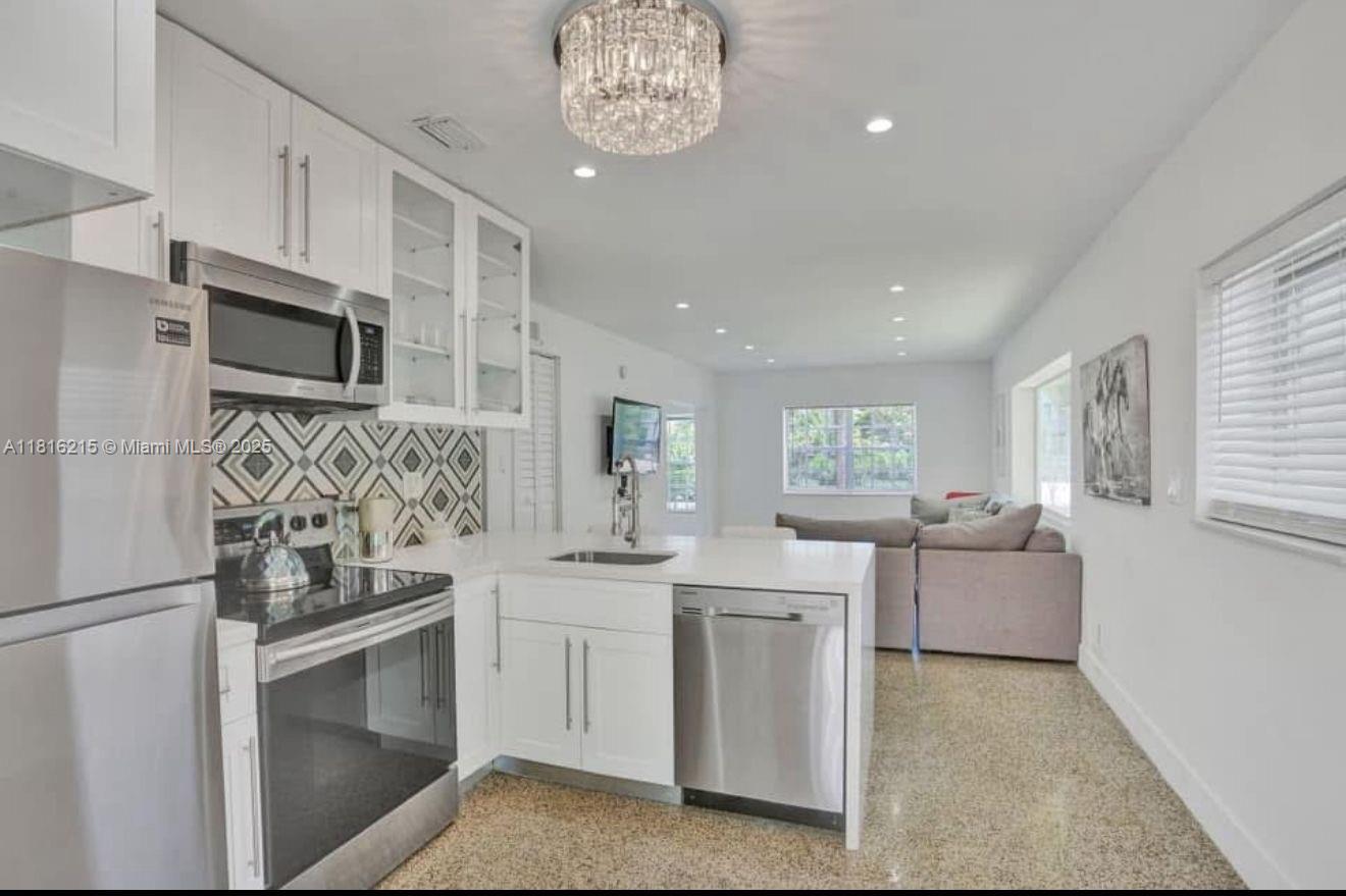 Rental Property at 1005 Ne 16th Pl 1, Fort Lauderdale, Broward County, Florida - Bedrooms: 2 
Bathrooms: 1  - $2,980 MO.