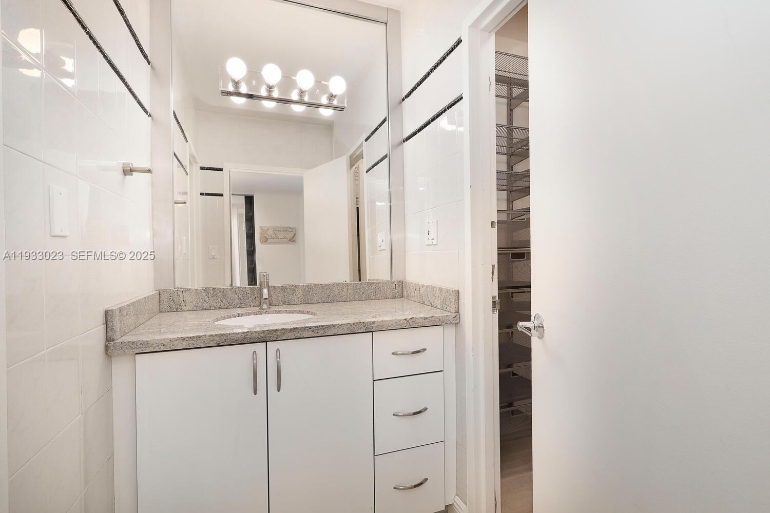 THE DECOPLAGE CONDO - Residential Lease