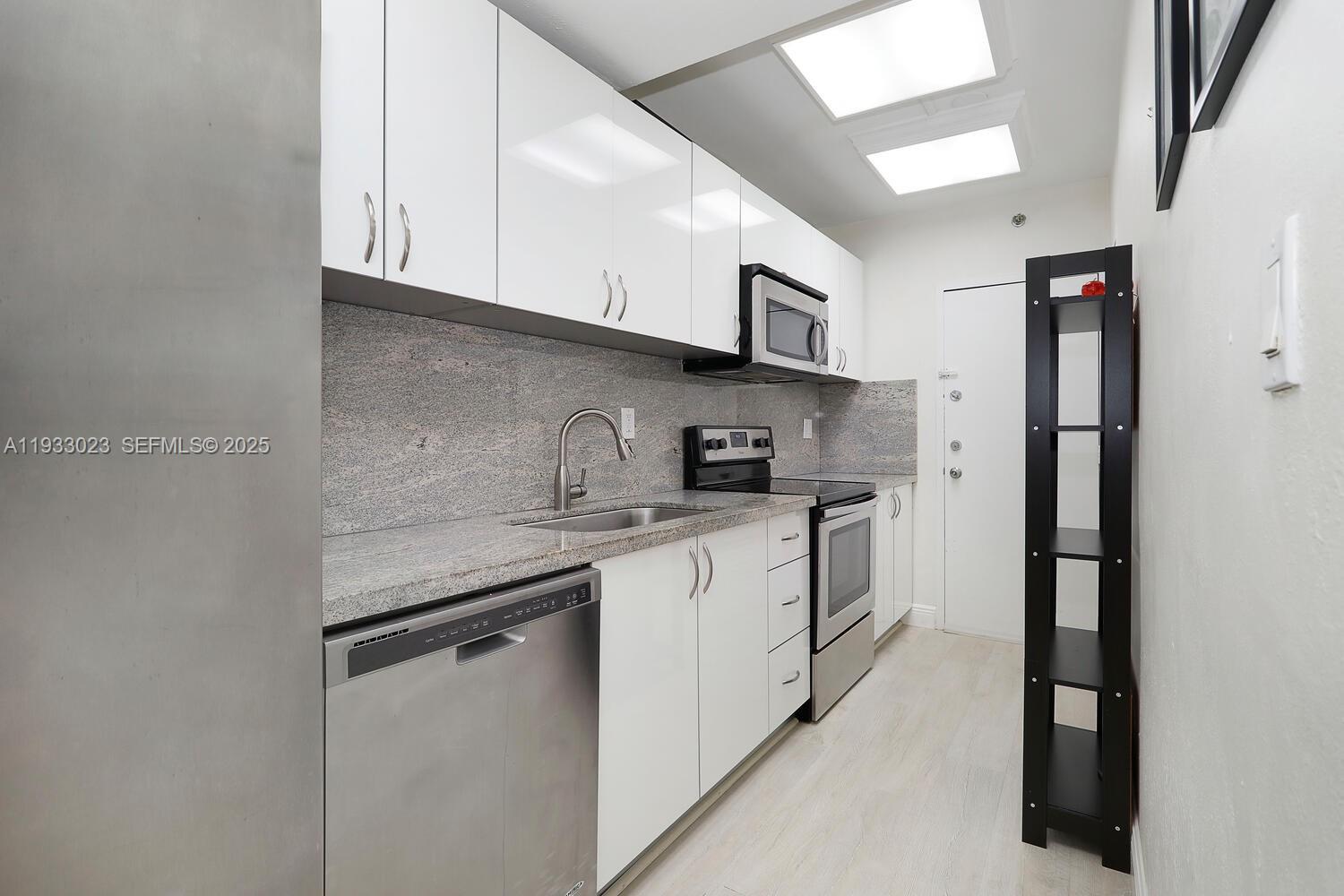 THE DECOPLAGE CONDO - Residential Lease