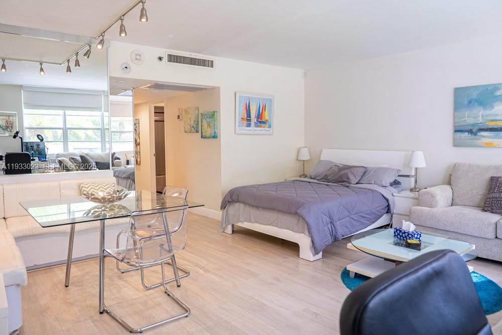 THE DECOPLAGE CONDO - Residential Lease