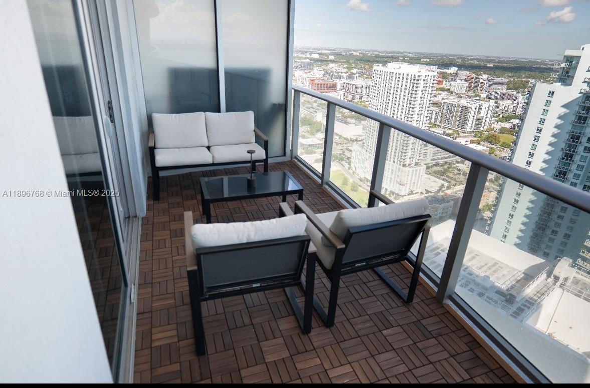 ARIA ON THE BAY CONDO - Residential