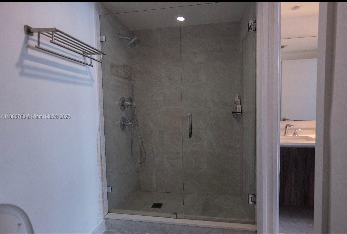 ARIA ON THE BAY CONDO - Residential