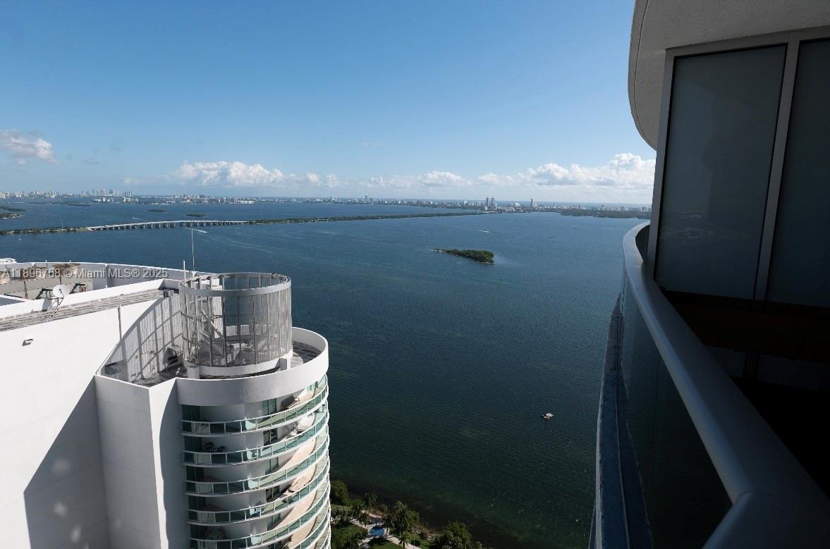 View photos, virtual tours, details... 488 NE 18th St 4509