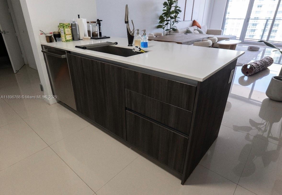 ARIA ON THE BAY CONDO - Residential