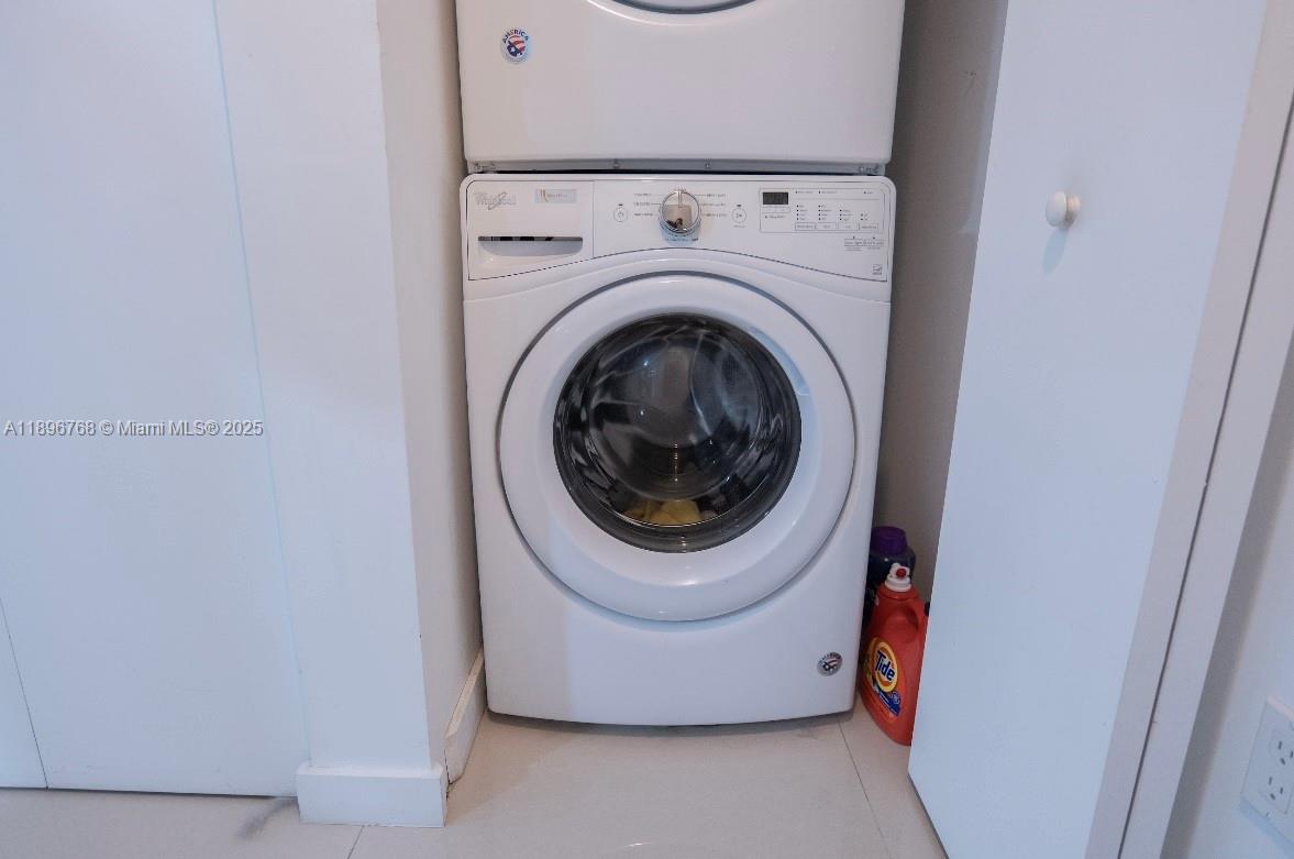 ARIA ON THE BAY CONDO - Residential