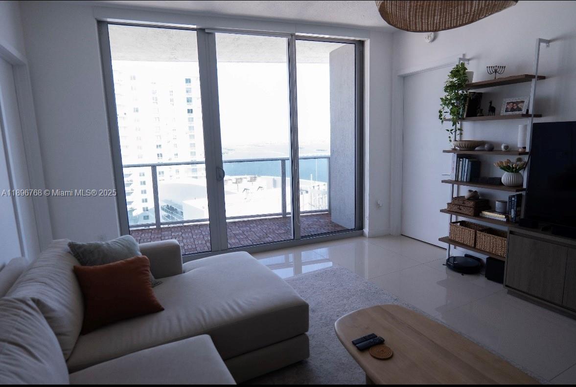 ARIA ON THE BAY CONDO - Residential