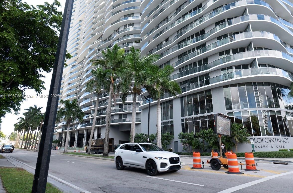 View photos, virtual tours, details... 488 NE 18th St 4509