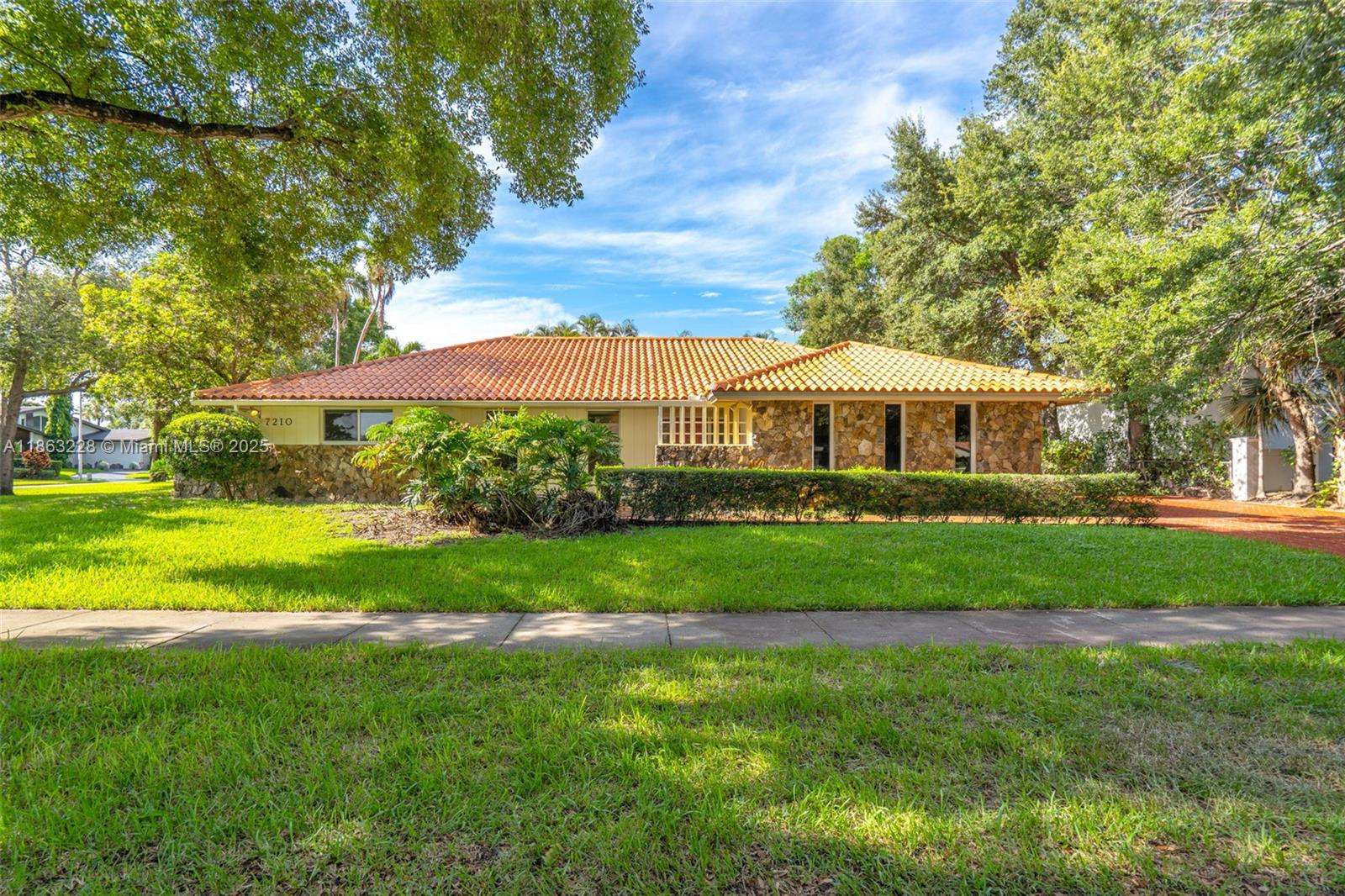 MIAMI LAKES - LOCH LOMOND - Residential Lease