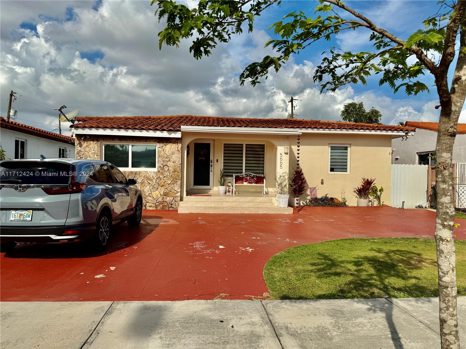 5665 Sw 5th Ter, Miami, Broward County, Florida - 3 Bedrooms  
3 Bathrooms - 